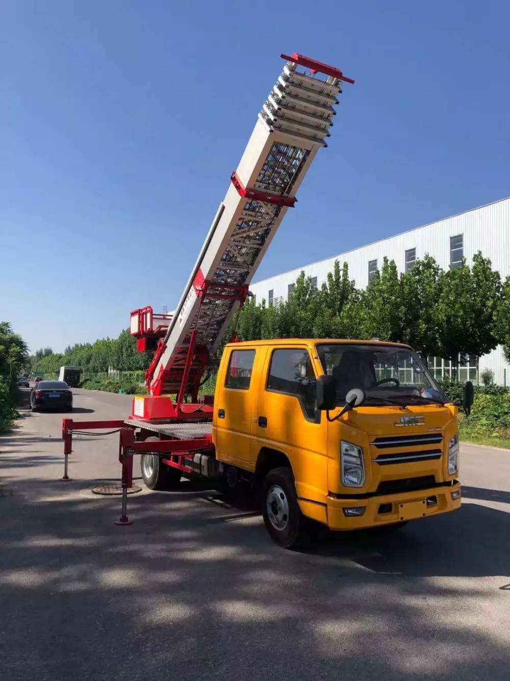 顺河回族附近的云梯车出租服务：轻松解决高空作业需求